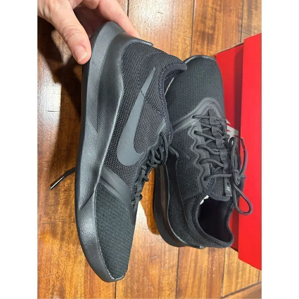 NIKE women size 6.5